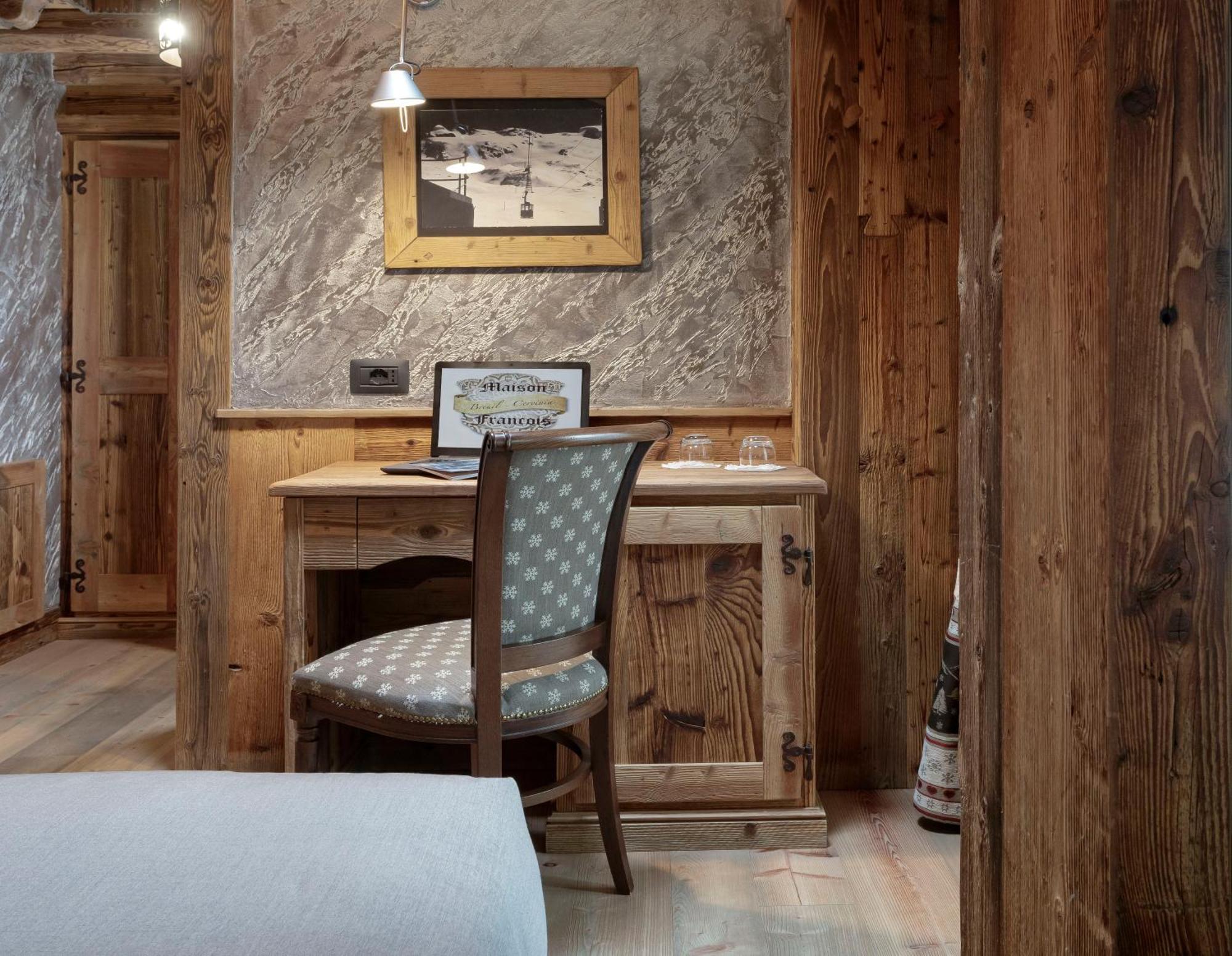 Chalet Matterhorn Francois - Central Ski Chalet With Spa And Breakfast, 100Mt Lift 브루일서비니아 외부 사진